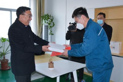 山东省潍坊市人大常委会副主任范福生莅临山东利国国际老牌w66药业指导慰问